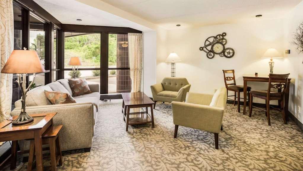 Hampton Inn & Suites 호턴 내부 사진